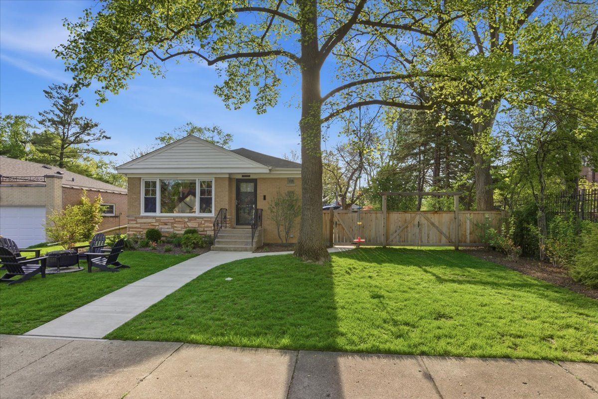 9237 Lincolnwood Drive, Evanston, IL 60203