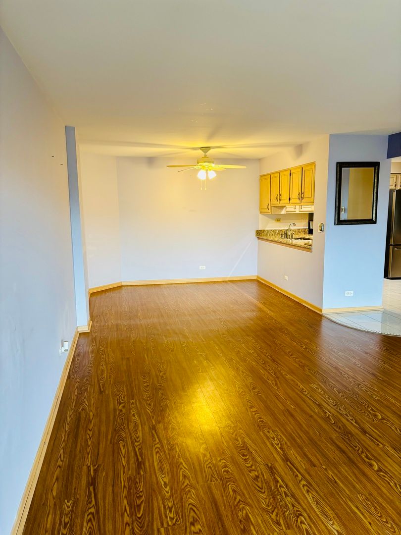 440 E Montrose Avenue #402, Wood Dale, IL 60191