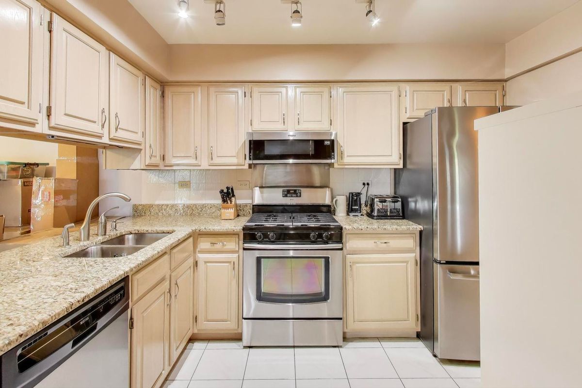 440 E Montrose Avenue #402, Wood Dale, IL 60191