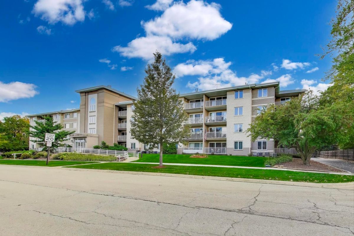 440 E Montrose Avenue #402, Wood Dale, IL 60191