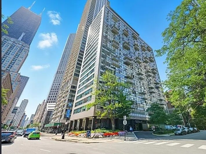 1000 Lake Shore Drive, Chicago, IL 60611