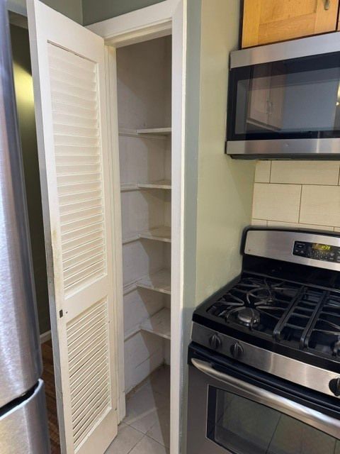 247 N Neltnor Boulevard #E2D, West Chicago, IL 60185