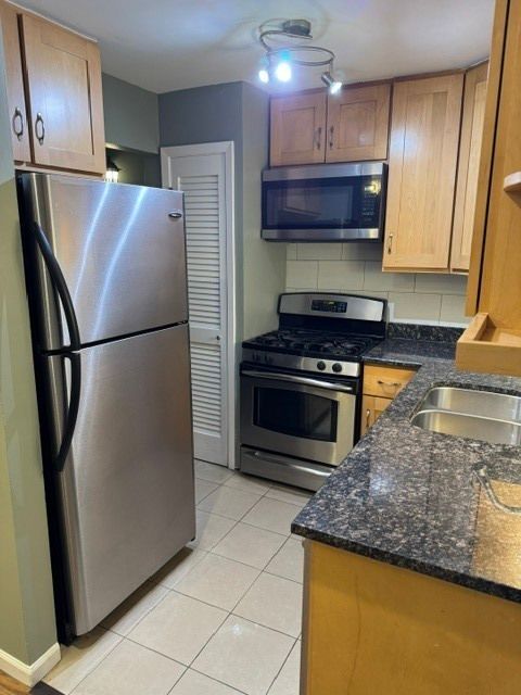 247 N Neltnor Boulevard #E2D, West Chicago, IL 60185