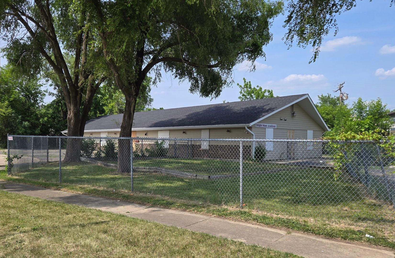 1560 Weatherstone Lane — Elgin, IL 60123