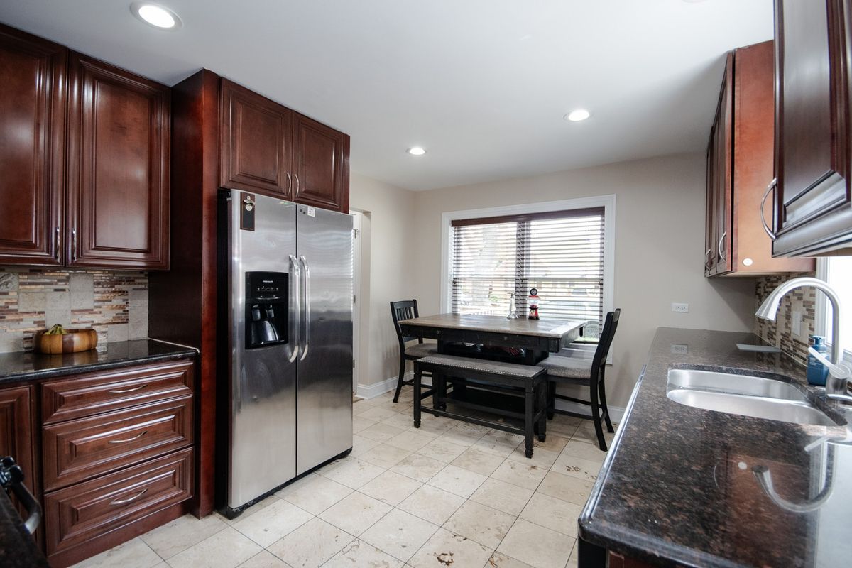 3142 SUNSET Lane, Franklin Park, IL 60131