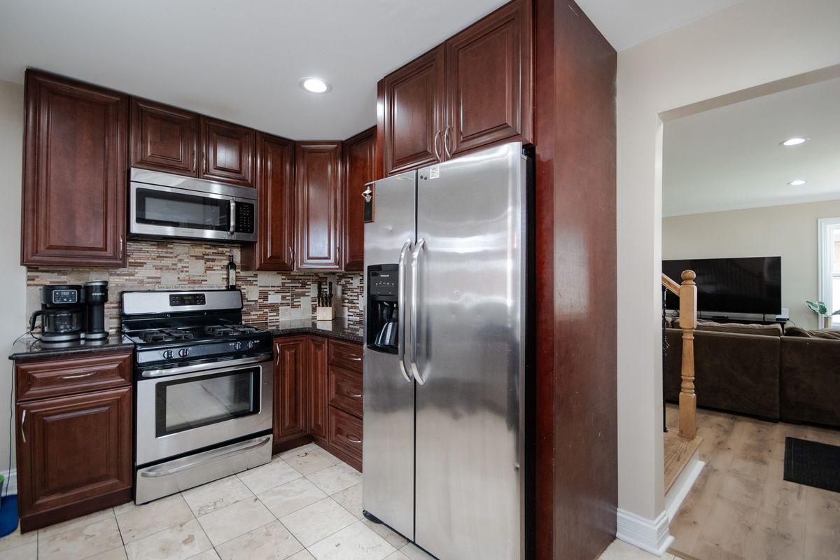 3142 SUNSET Lane, Franklin Park, IL 60131