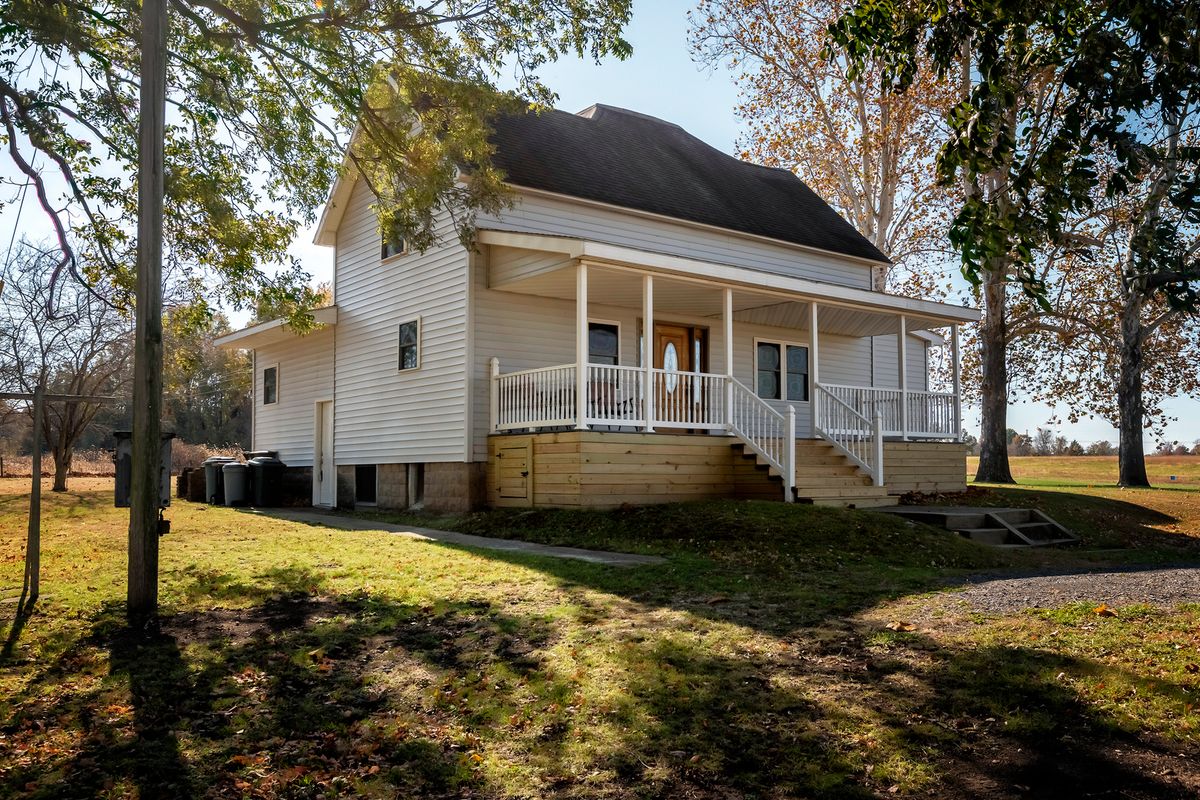 17064 Old Frankfort Road, Johnston City, IL 62951