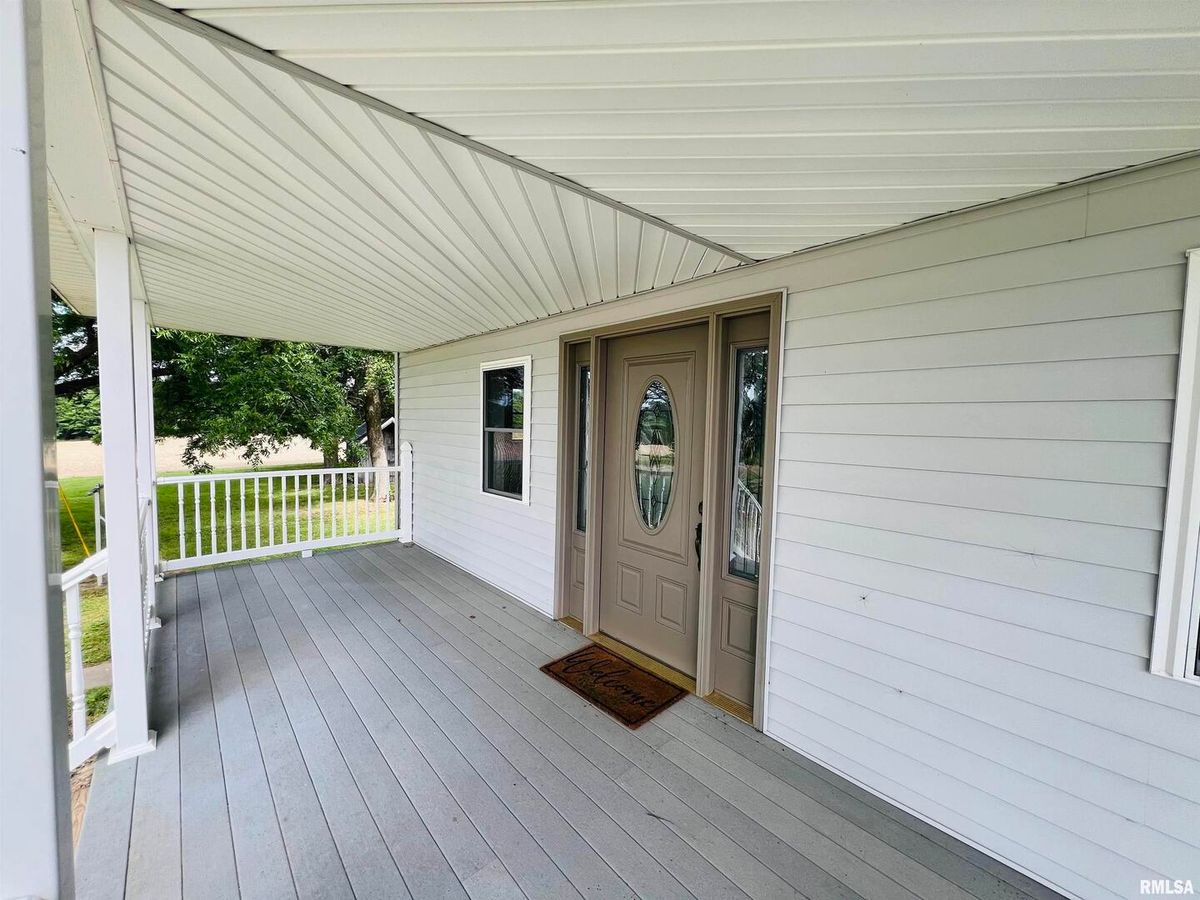 17064 Old Frankfort Road, Johnston City, IL 62951