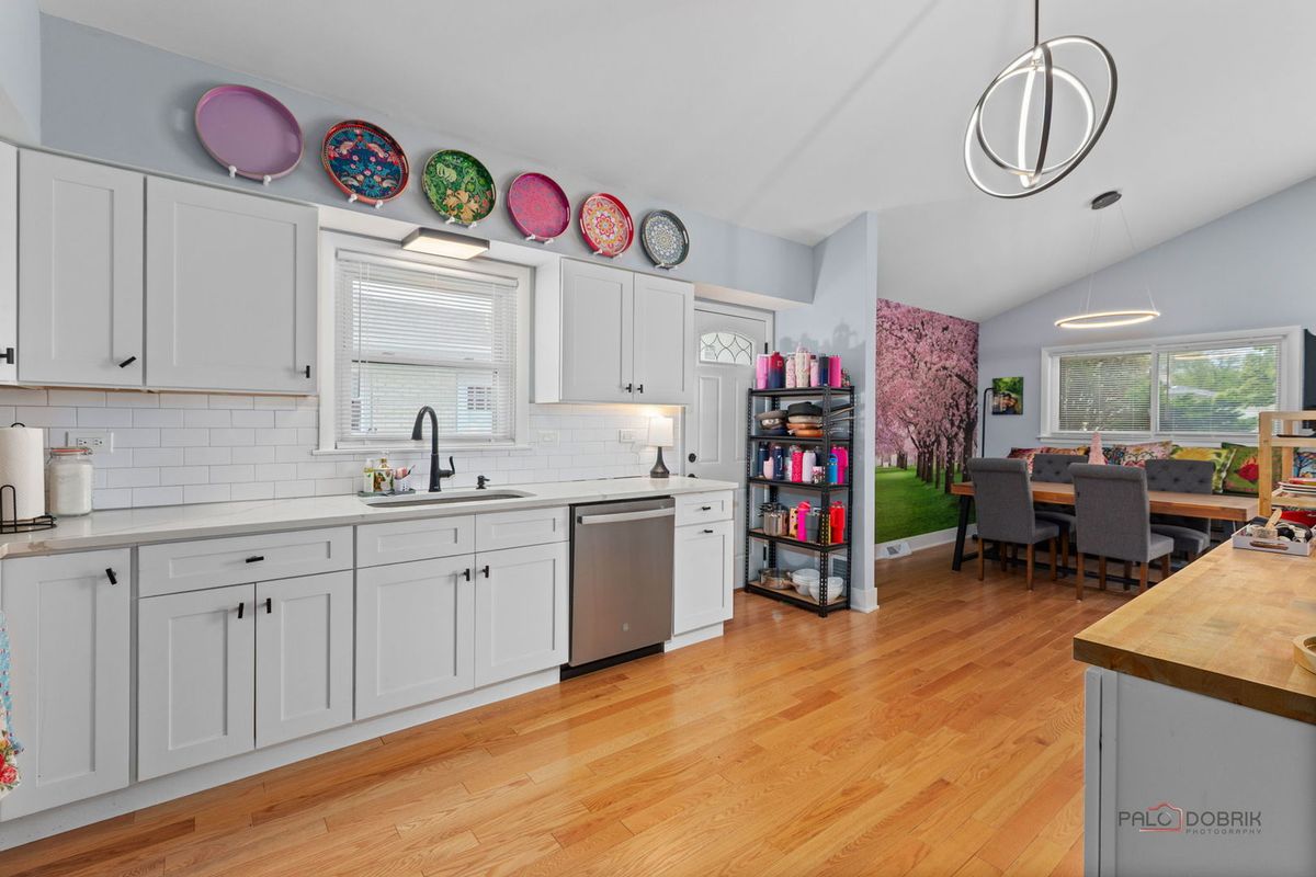 8800 Kostner Terrace, Skokie, IL 60076