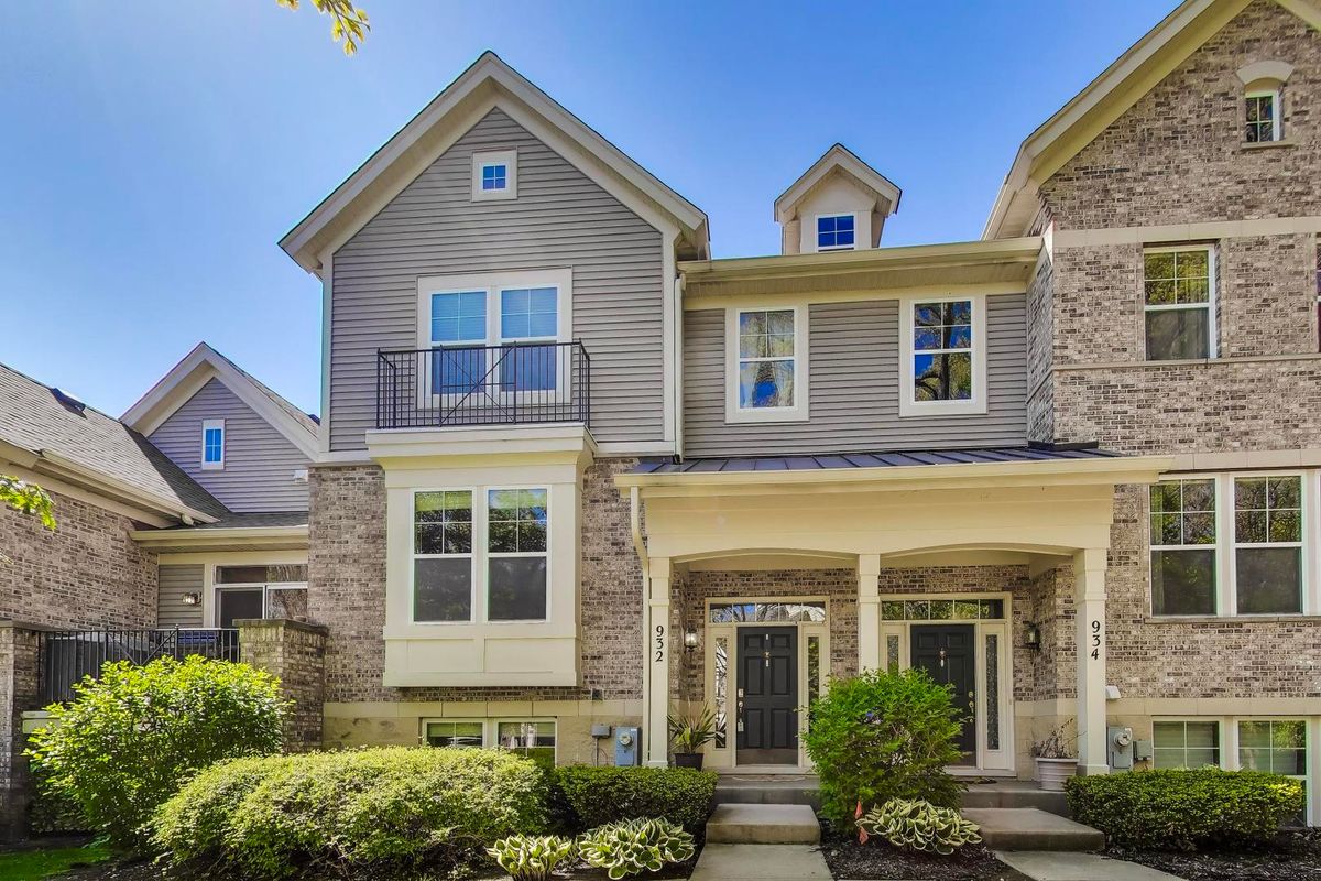 932 Tuscany Drive, Streamwood, IL 60107