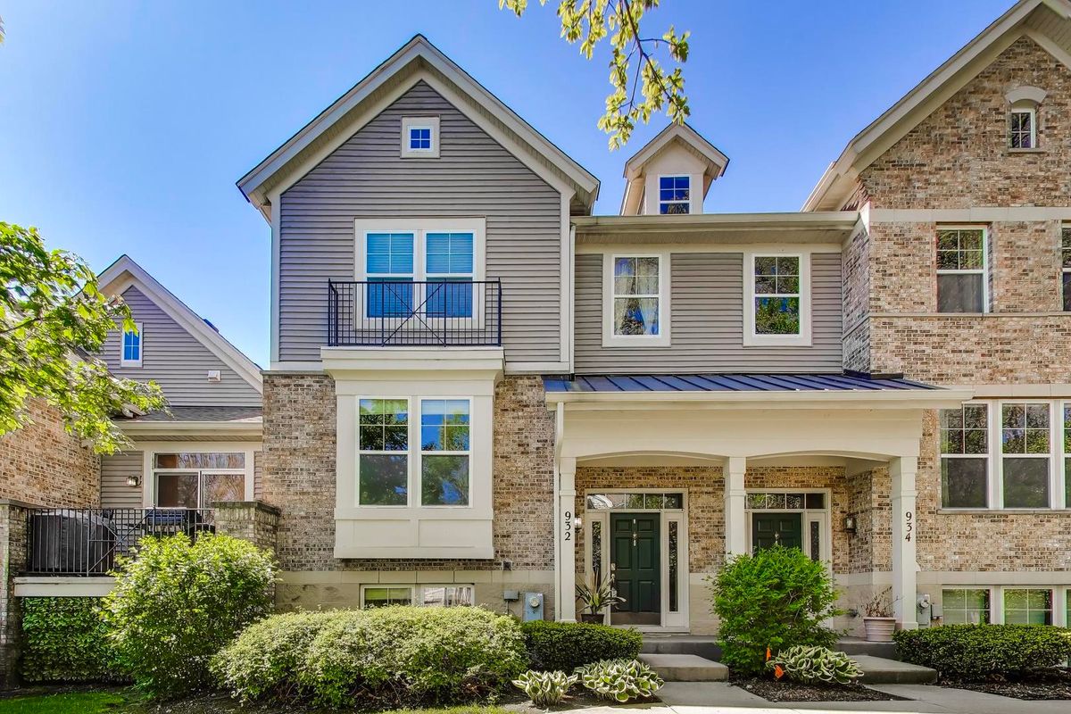 932 Tuscany Drive, Streamwood, IL 60107