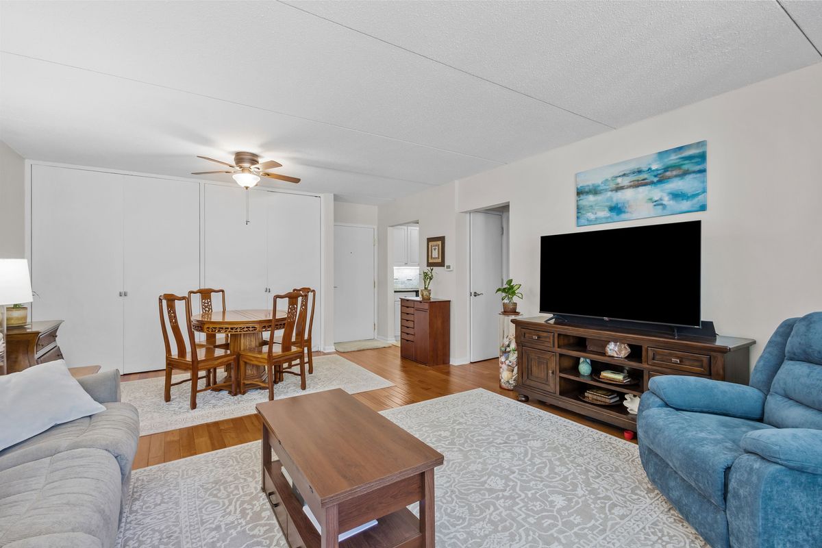 1625 Sheridan Road #206, Wilmette, IL 60091