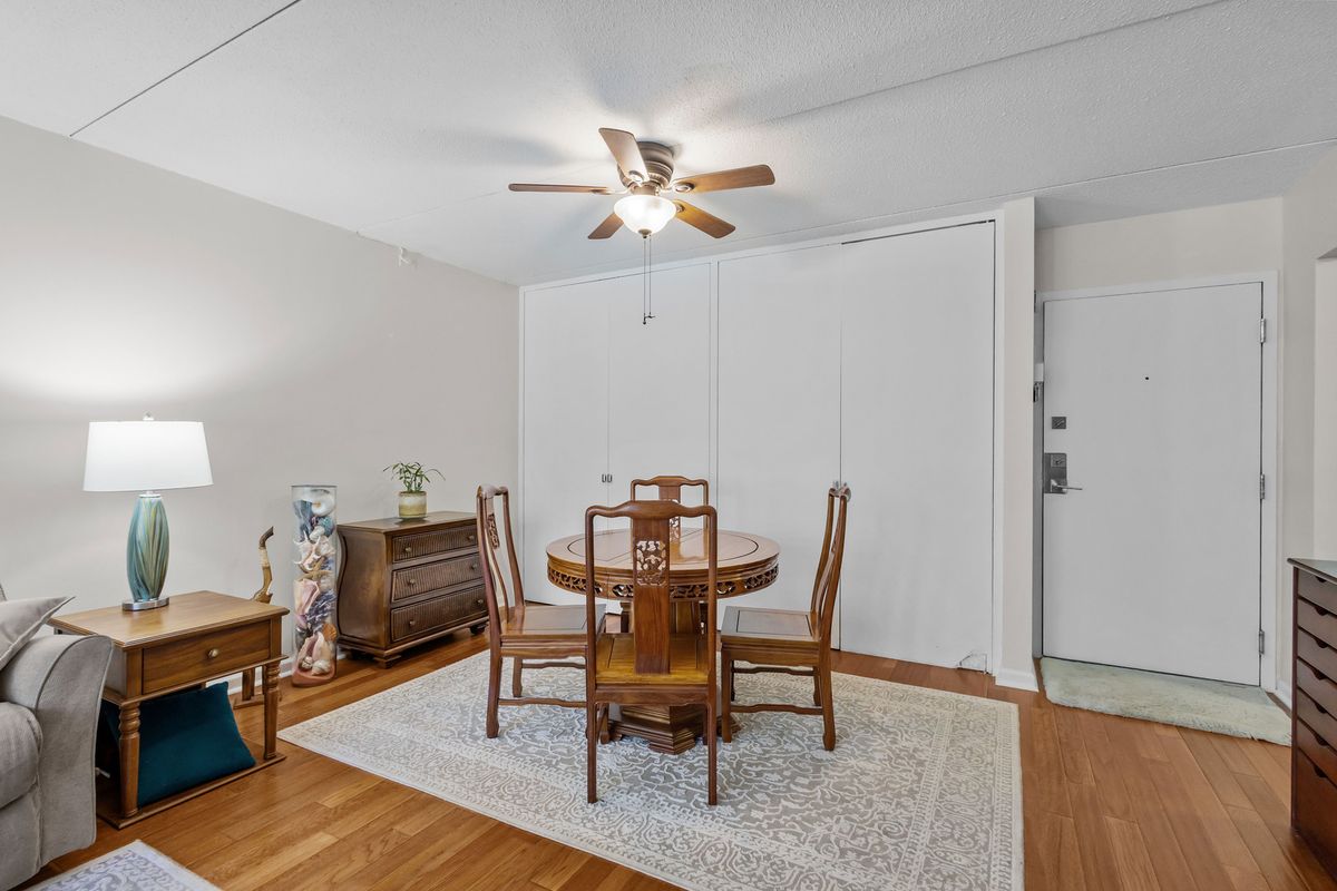 1625 Sheridan Road #206, Wilmette, IL 60091