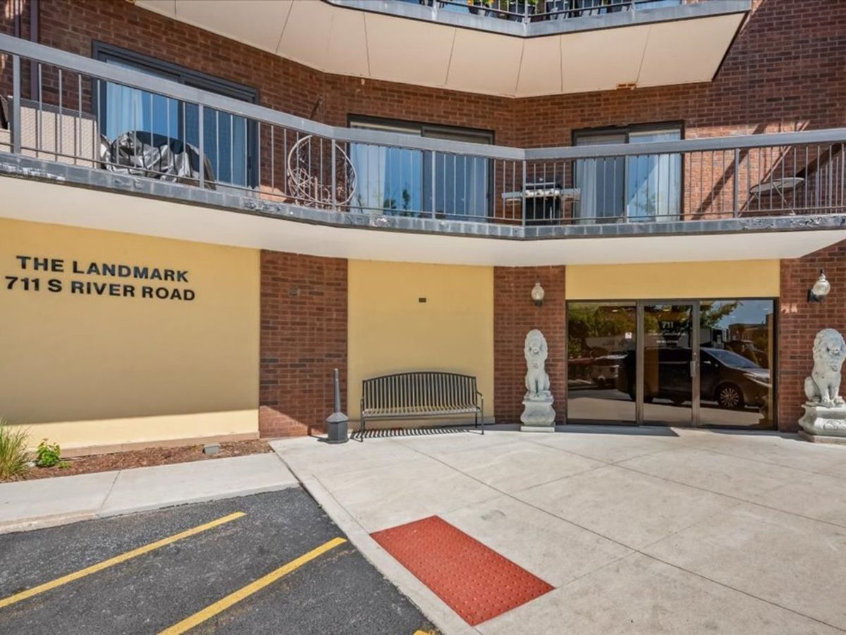 711 River Road, Des Plaines, IL 60016