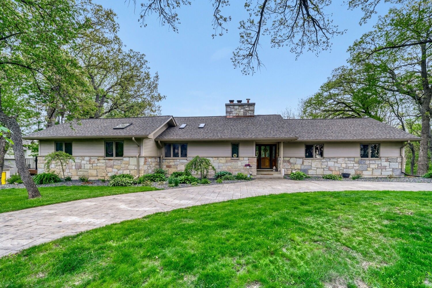 39W526 Lori Lane — Elgin, IL 60124