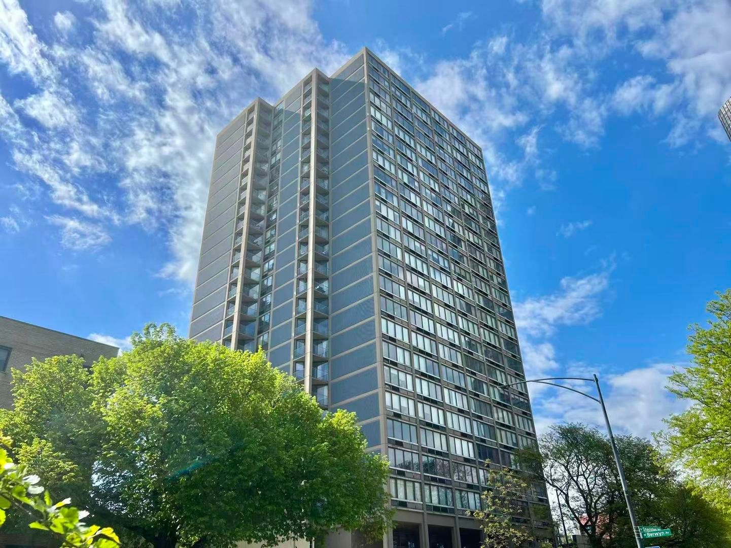 5320 N Sheridan Road #2203 — Chicago, IL 60640