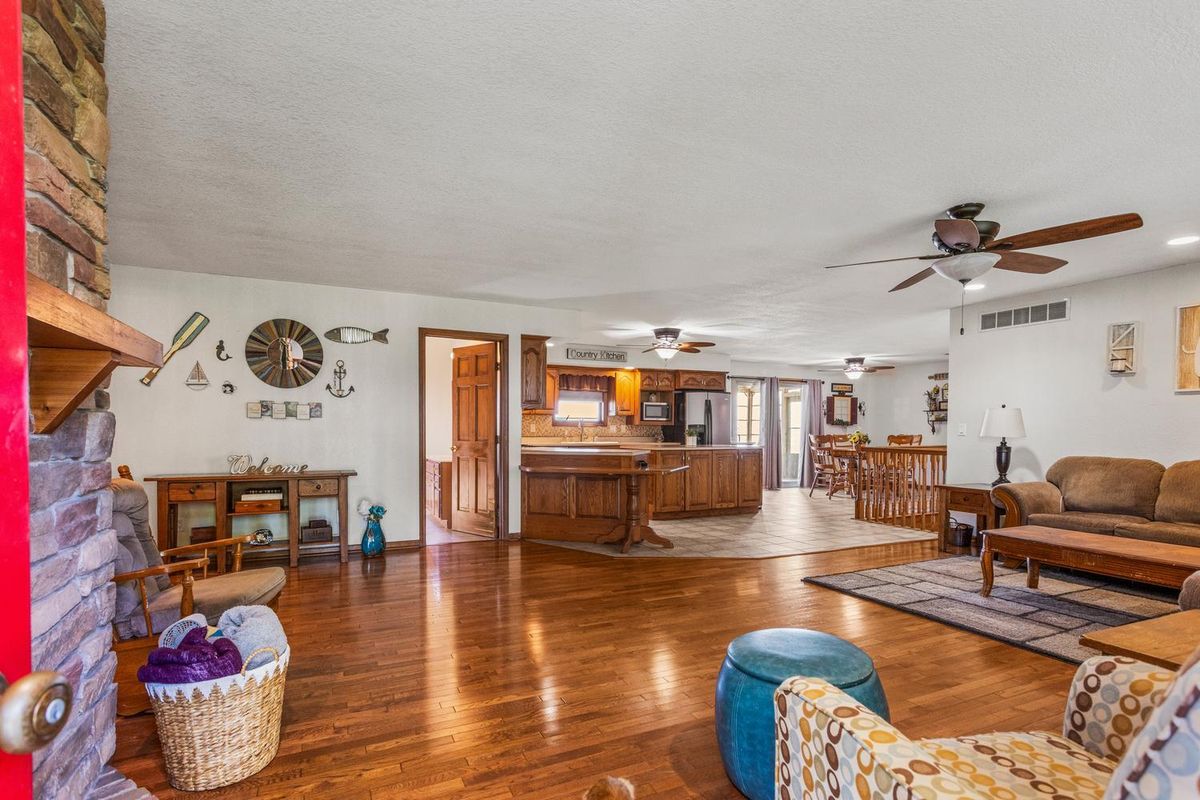 12317 N 1100 East Road, Catlin, IL 61817