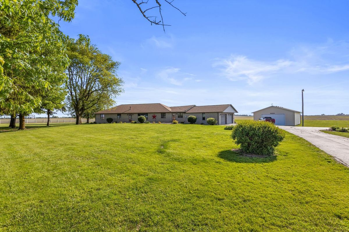 12317 N 1100 East Road, Catlin, IL 61817