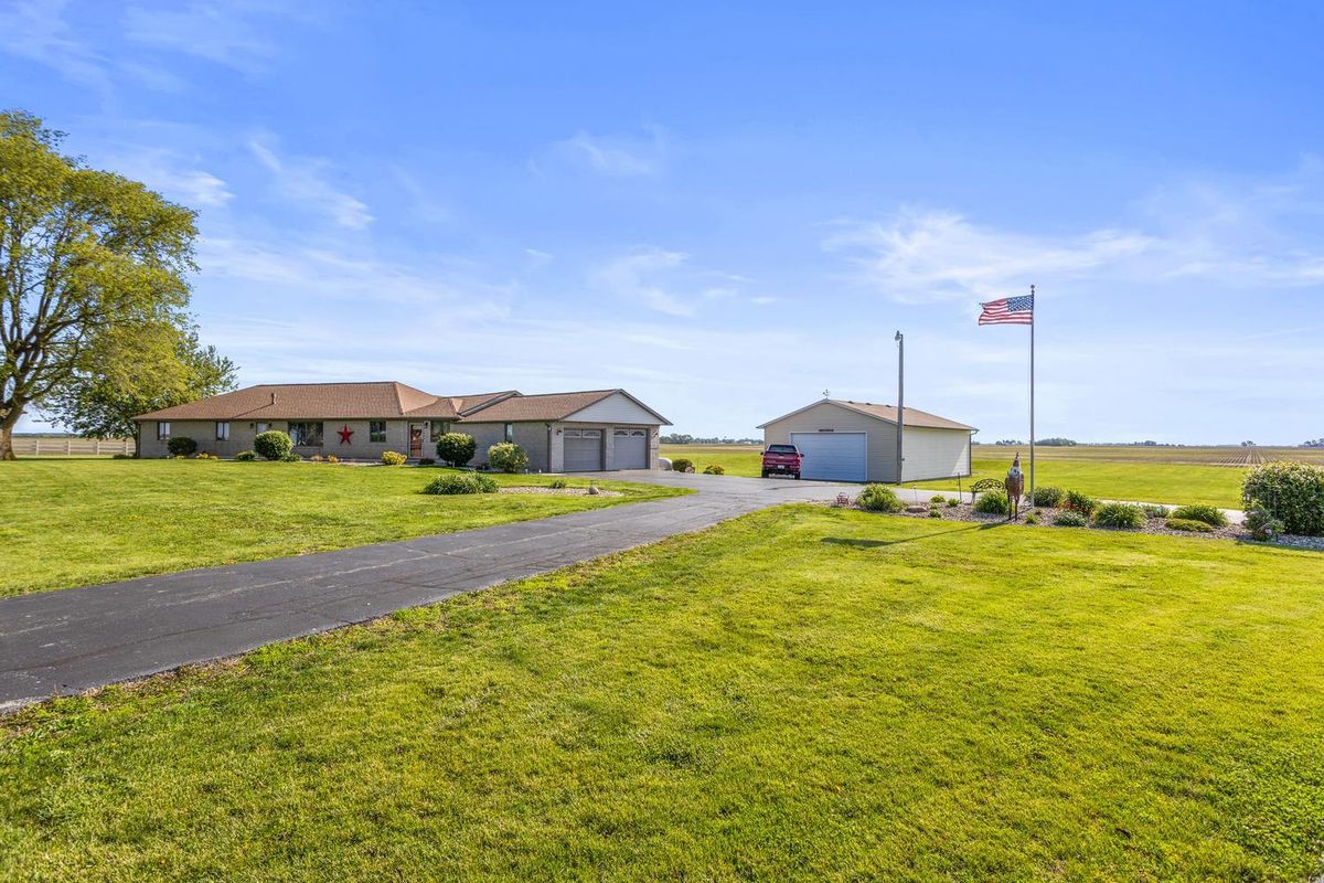 12317 N 1100 East Road, Catlin, IL 61817