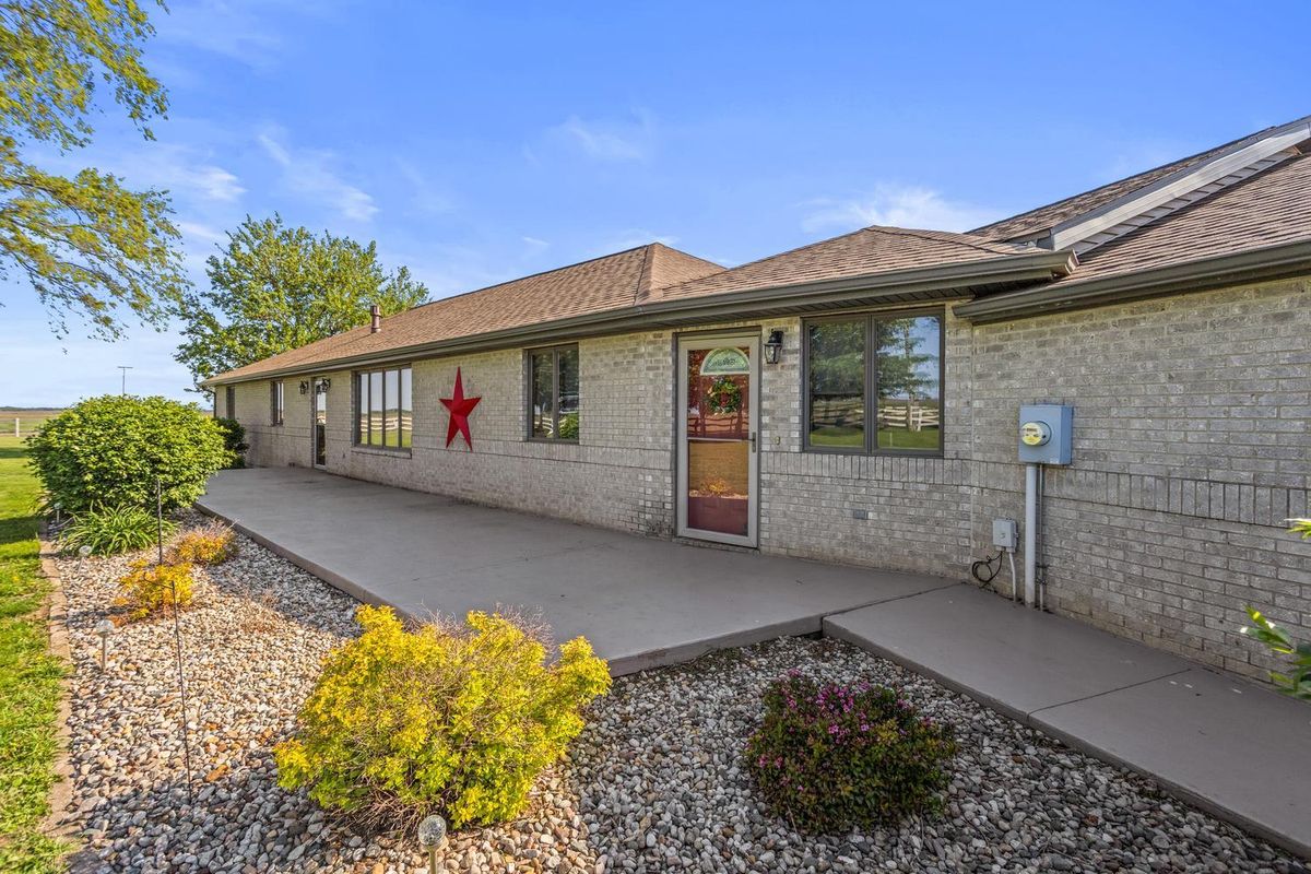12317 N 1100 East Road, Catlin, IL 61817
