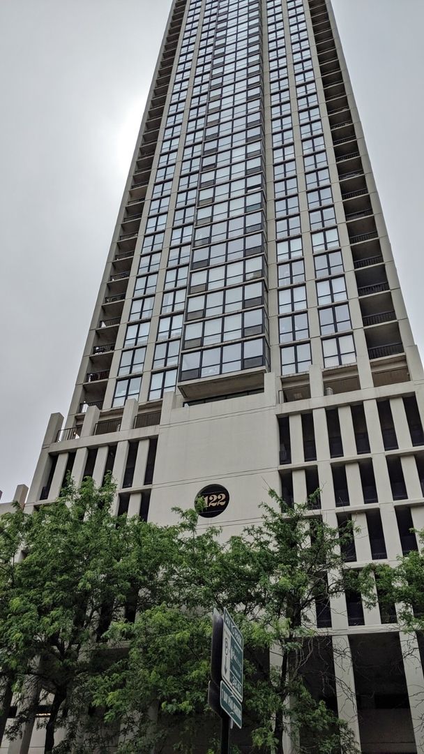 1122 Clark Street, Chicago, IL 60610