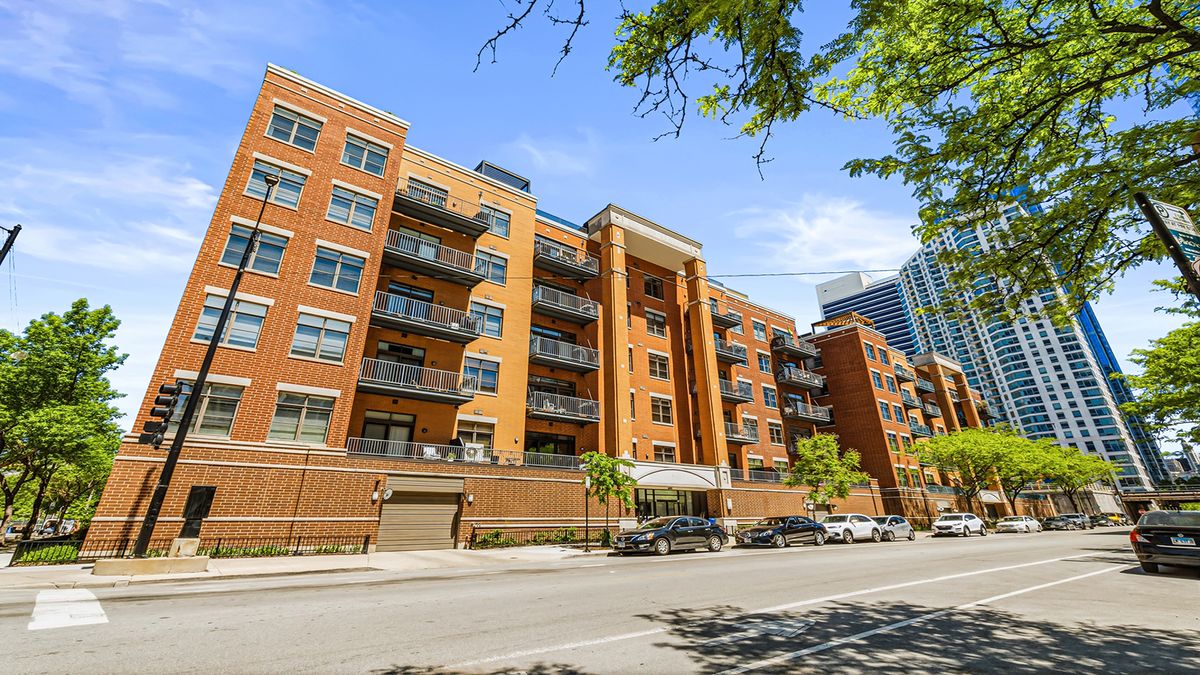 560 FULTON Street, Chicago, IL 60661