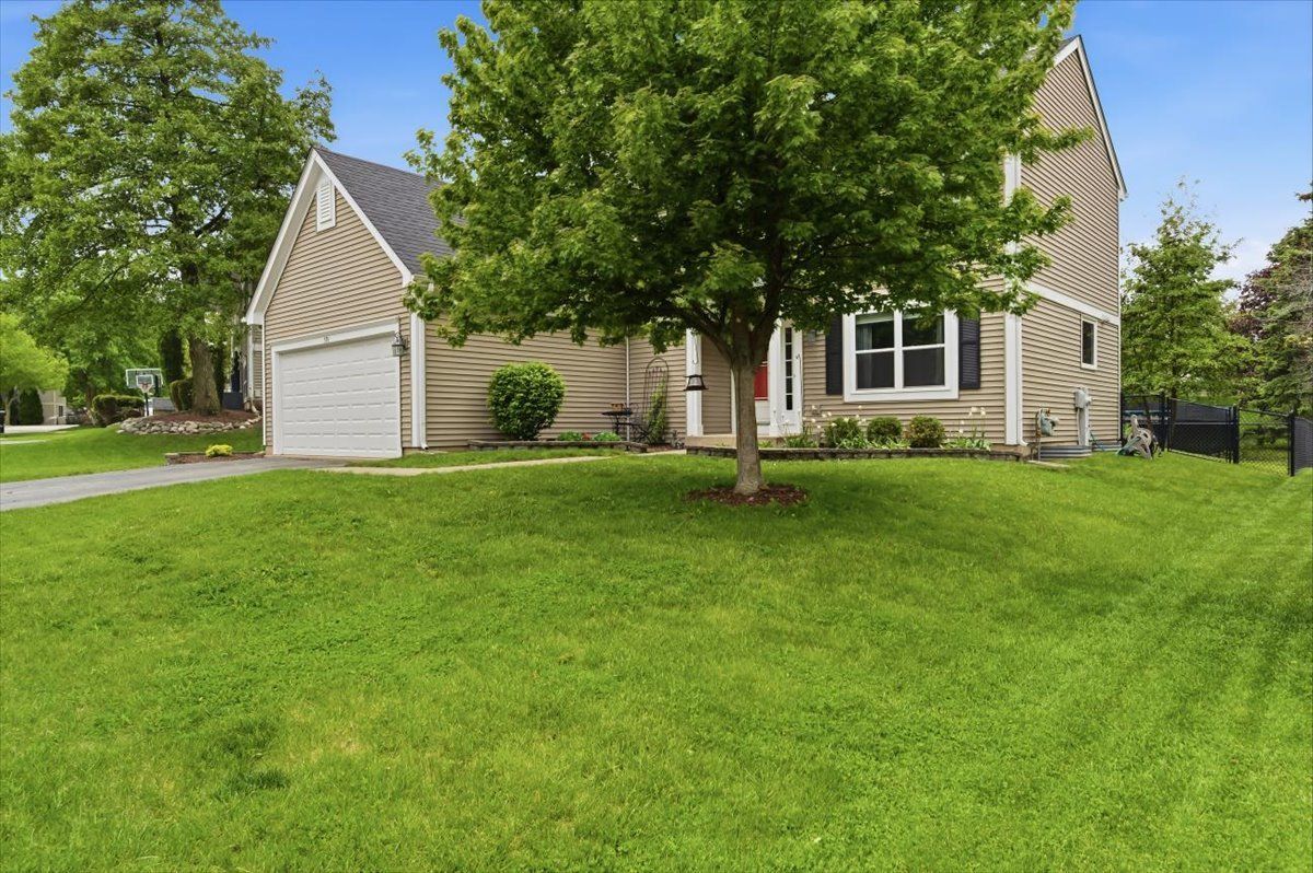 570 W Camden Lane, South Elgin, IL 60177