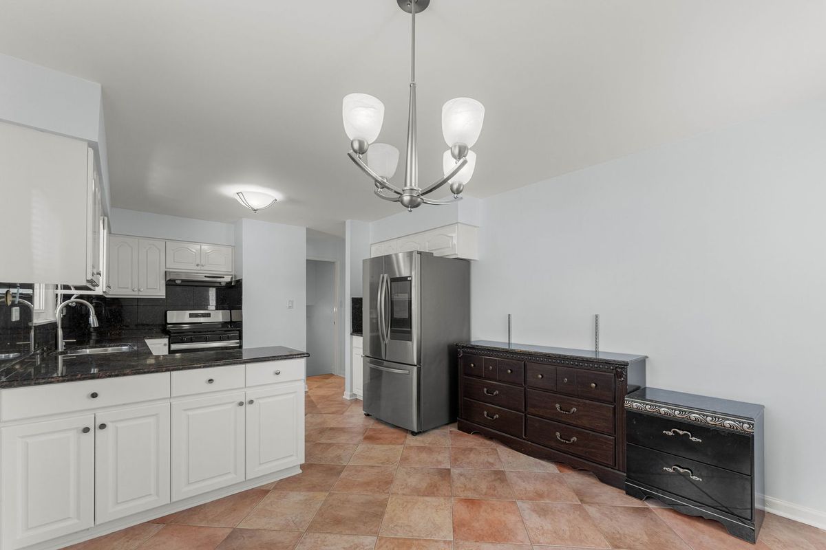 7907 W 74th Street, Bridgeview, IL 60455