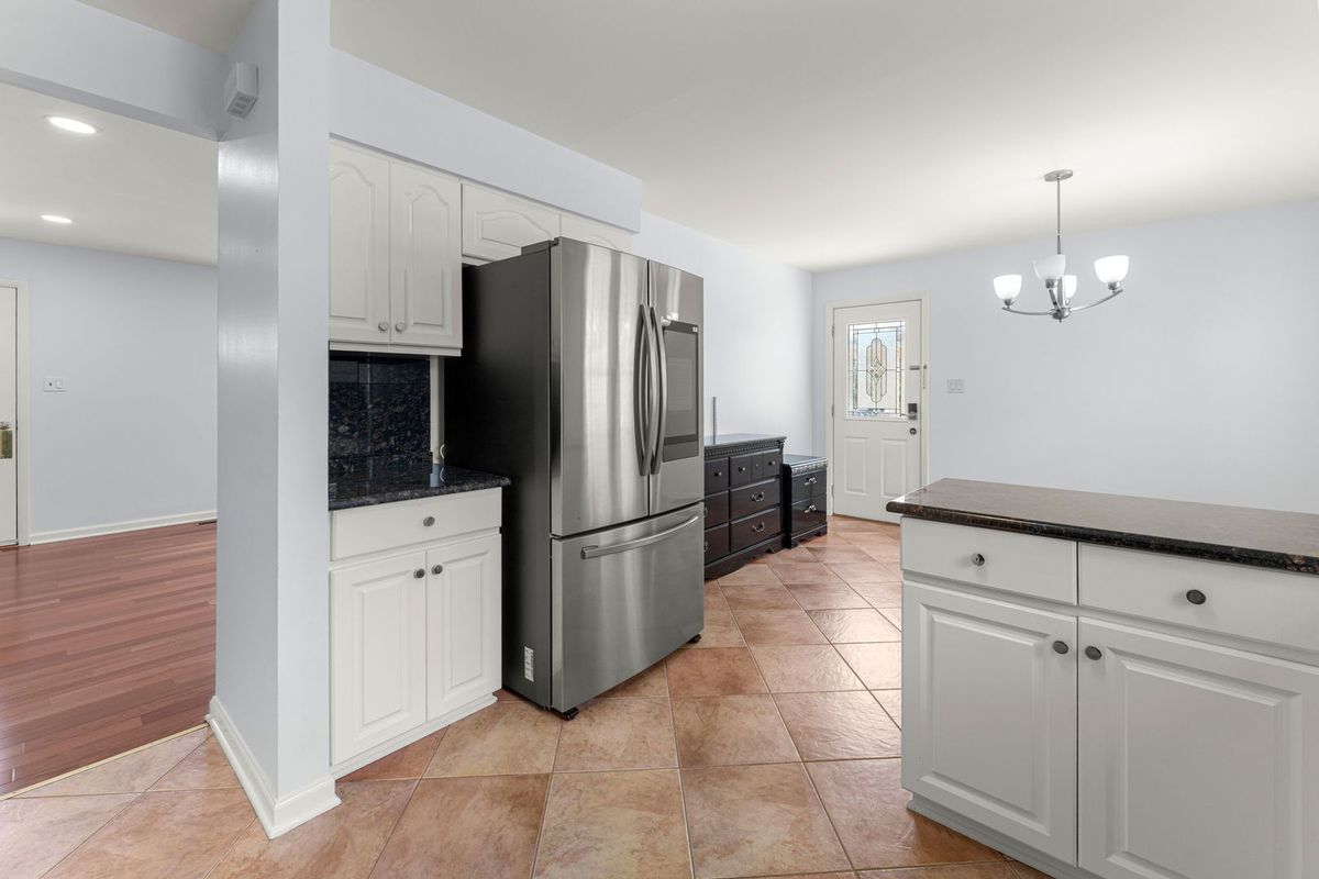 7907 W 74th Street, Bridgeview, IL 60455