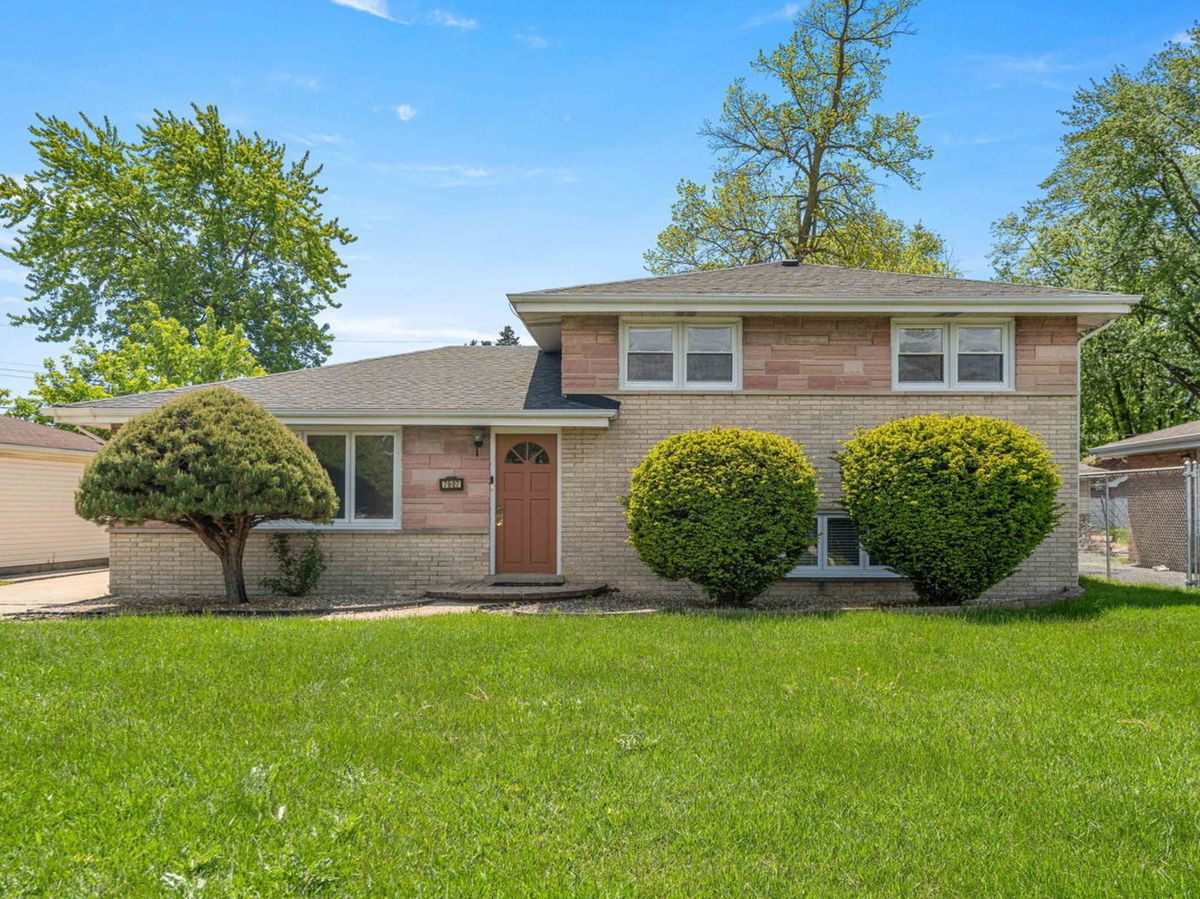 7907 74th Street, Bridgeview, IL 60455
