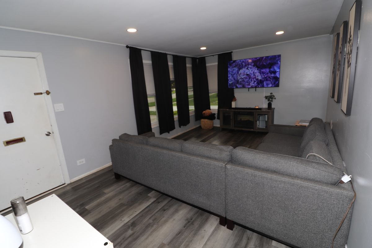 2702 Saint James Street, Rolling Meadows, IL 60008