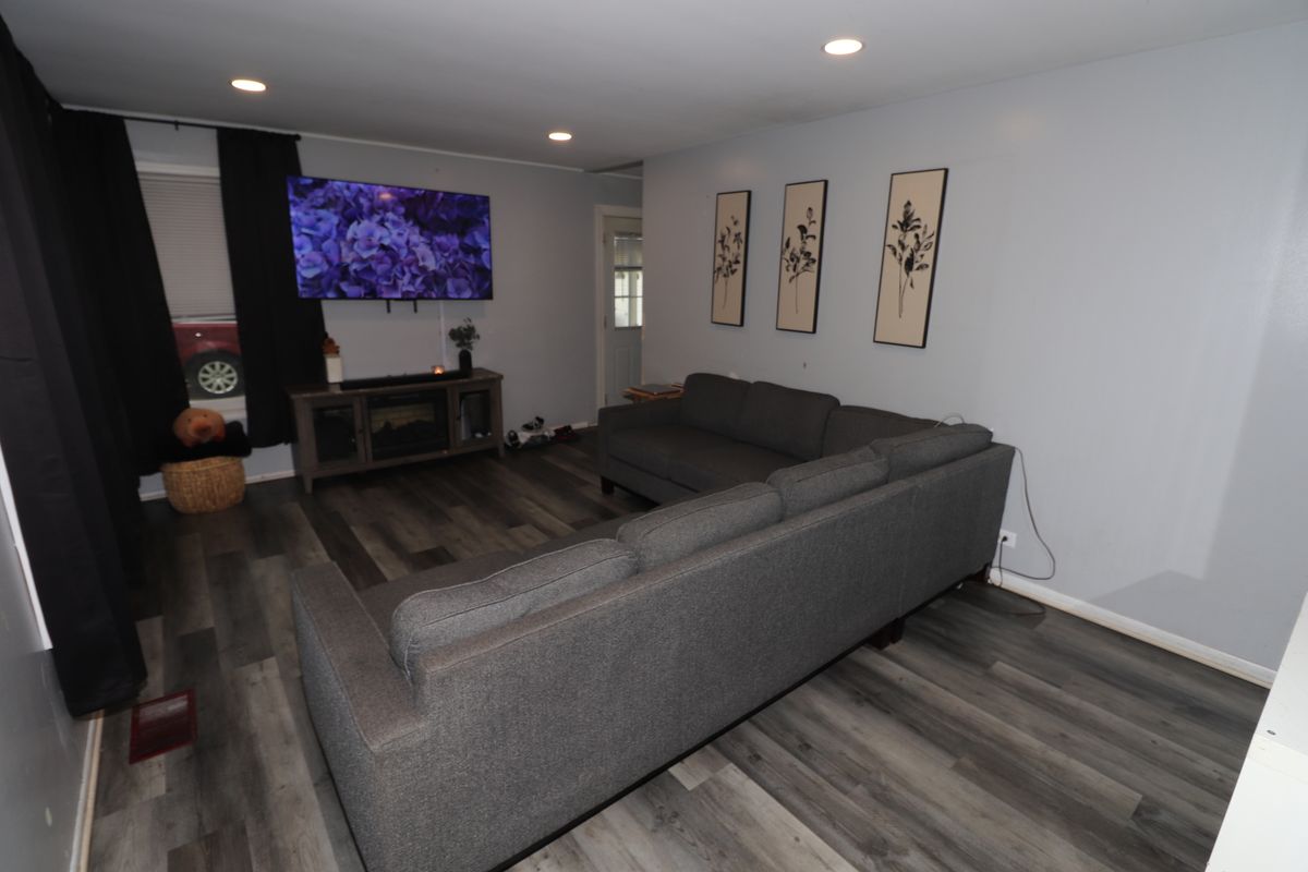 2702 Saint James Street, Rolling Meadows, IL 60008
