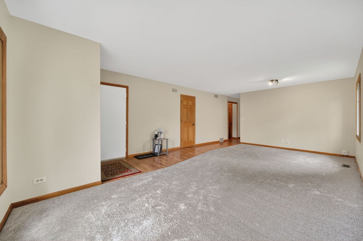S075 Pleasant Hill Road, Wheaton, IL 60187