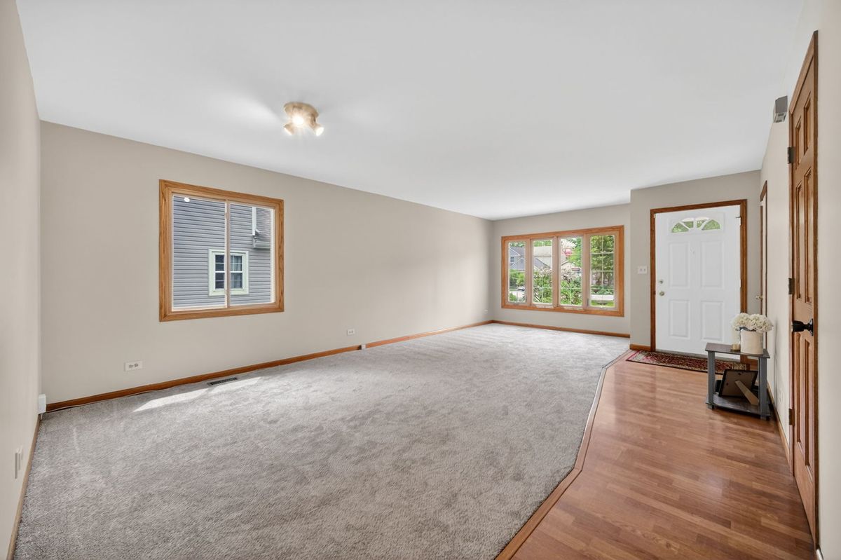 S075 Pleasant Hill Road, Wheaton, IL 60187