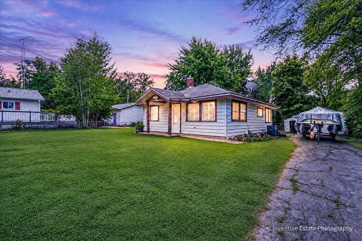 26481 W Springwell Avenue, Antioch, IL 60002
