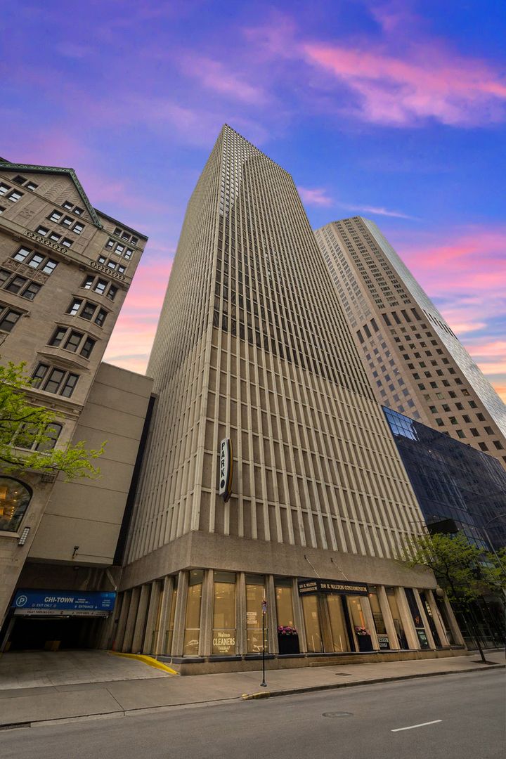100 Walton Street, Chicago, IL 60611