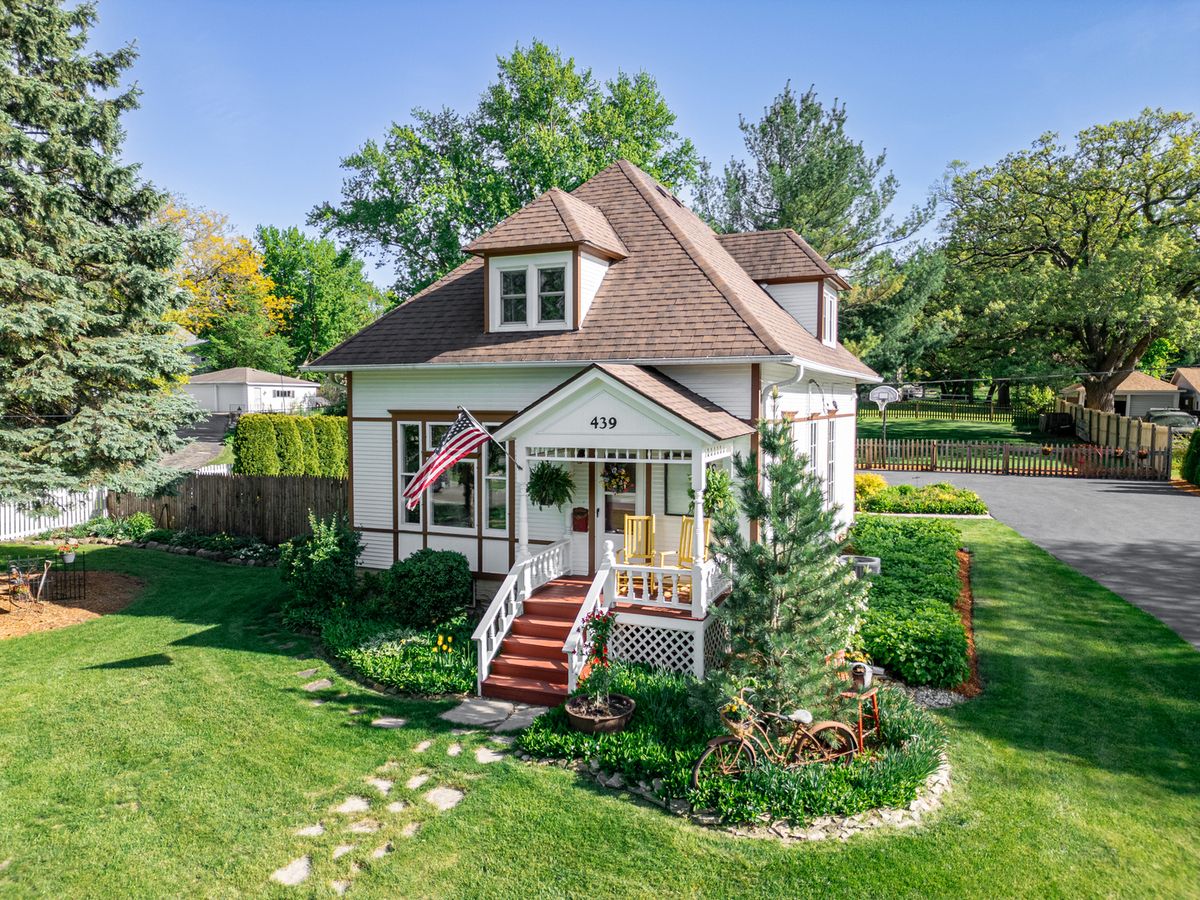 439 W Grant Highway, Marengo, IL 60152