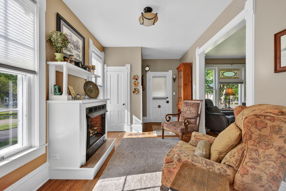 439 W Grant Highway, Marengo, IL 60152