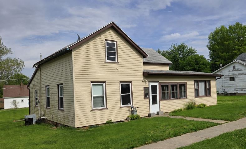 209 Willis Street, Heyworth, IL 61745