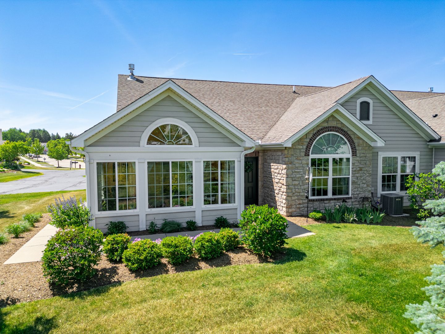 638 Handel Lane — Woodstock, IL 60098