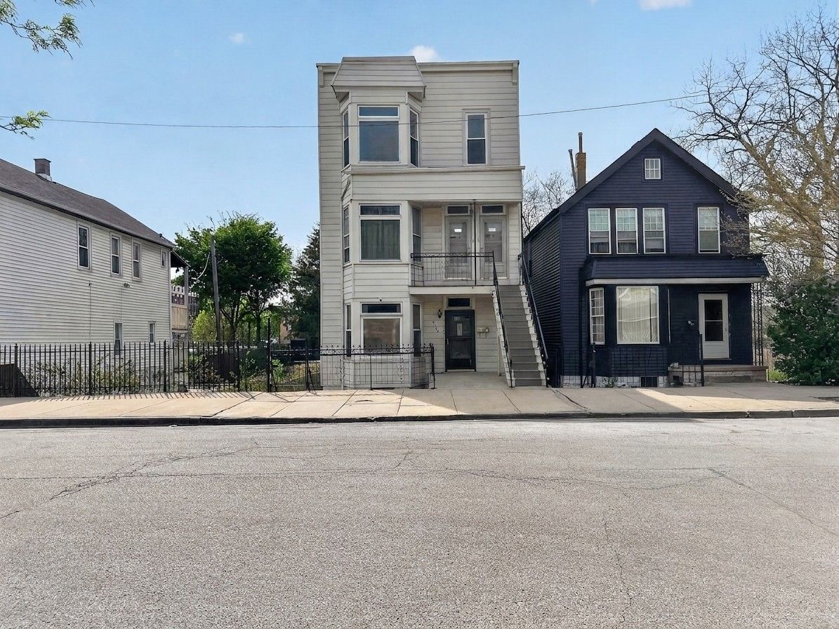 9046 Brandon Avenue, Chicago, IL 60617