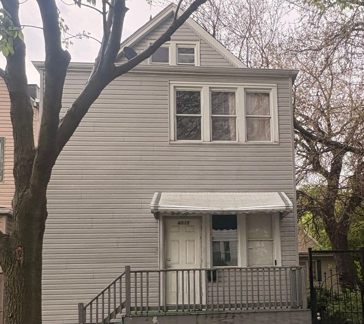 4015 S Maplewood Avenue — Chicago, IL 60632