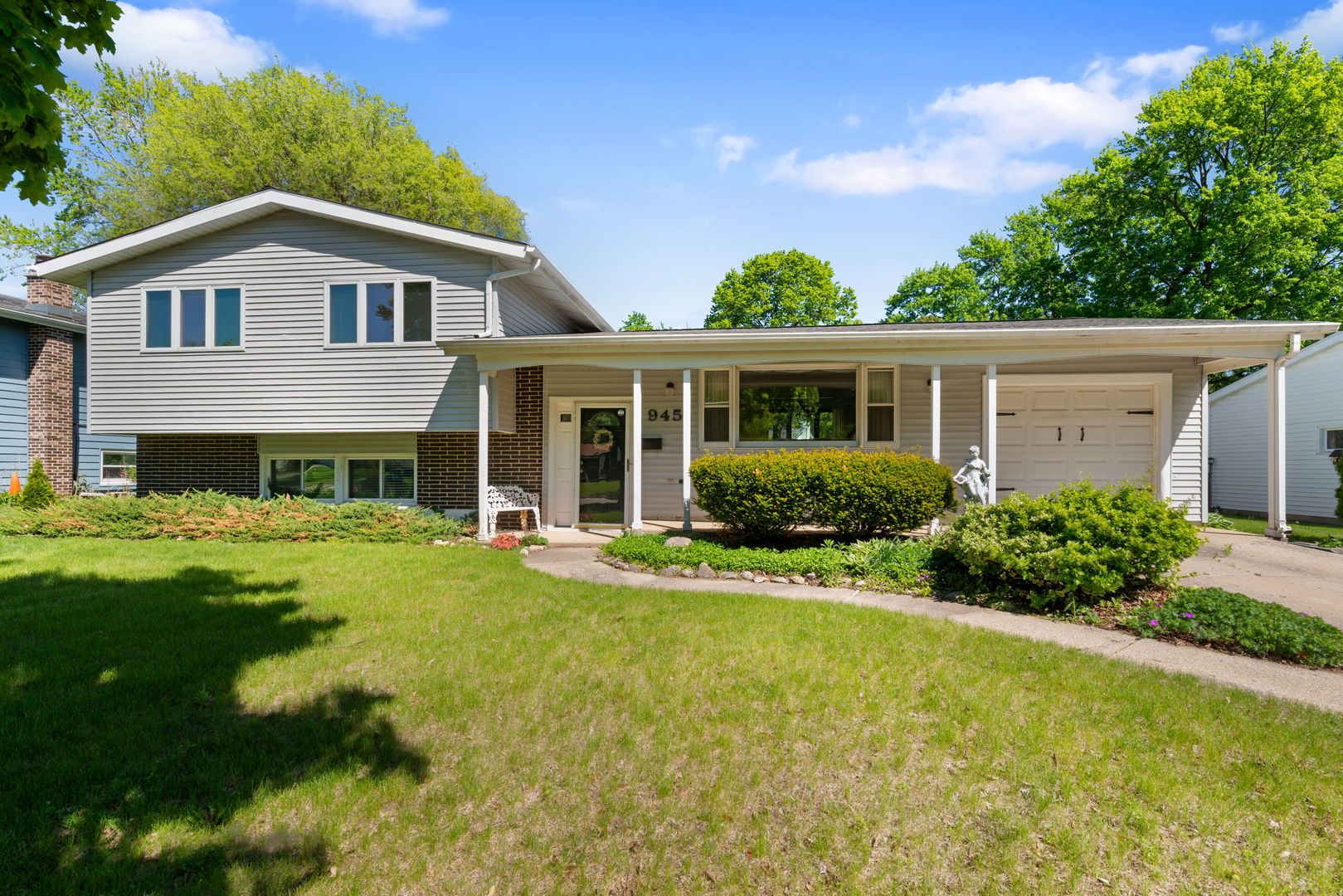 945 Nottingham Lane — Crystal Lake, IL 60014