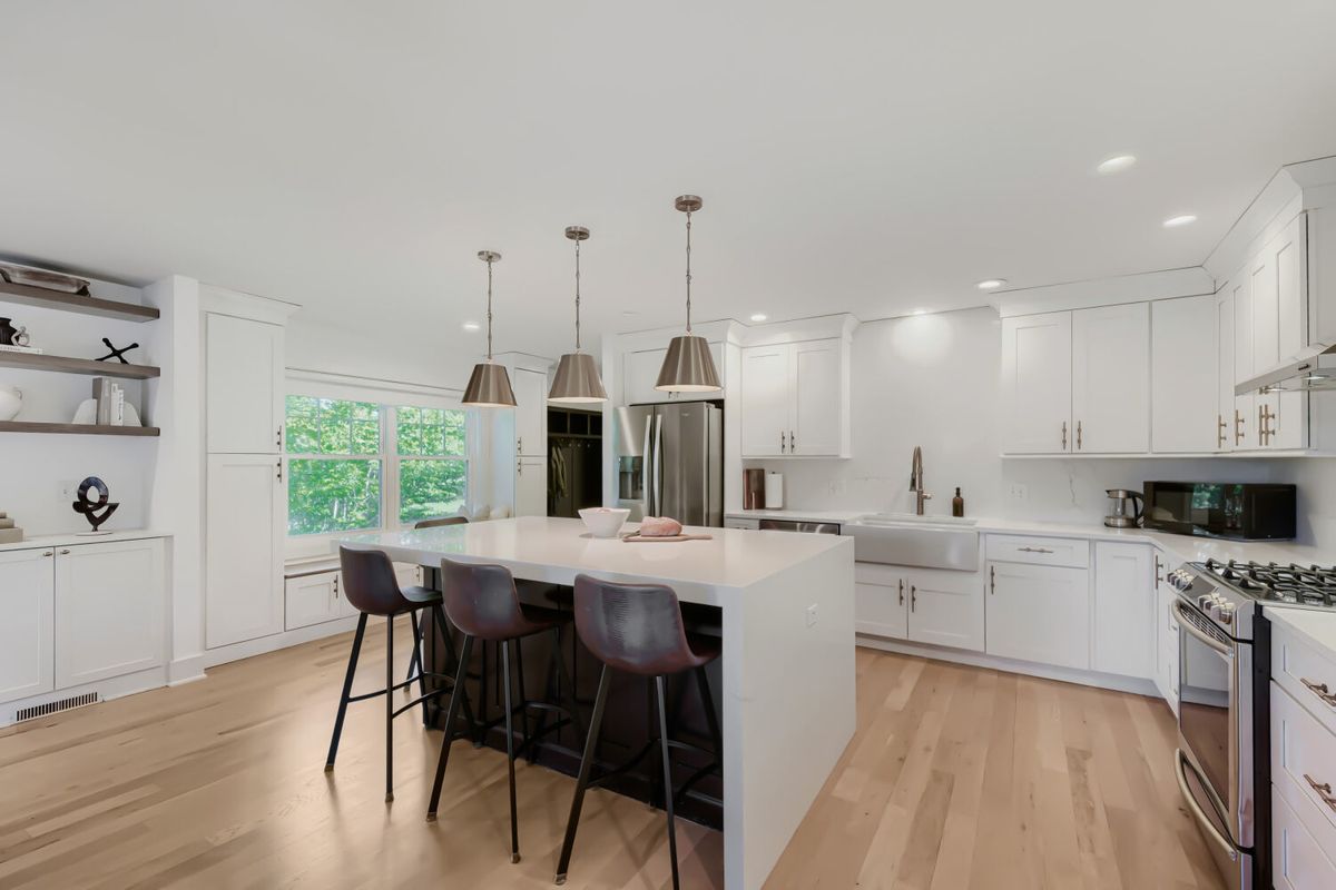 22888 W North Lakewood Lane W, Lake Zurich, IL 60047