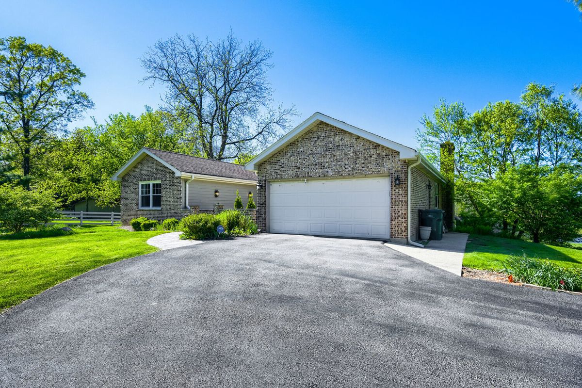 22888 North Lakewood Lane, Lake Zurich, IL 60047