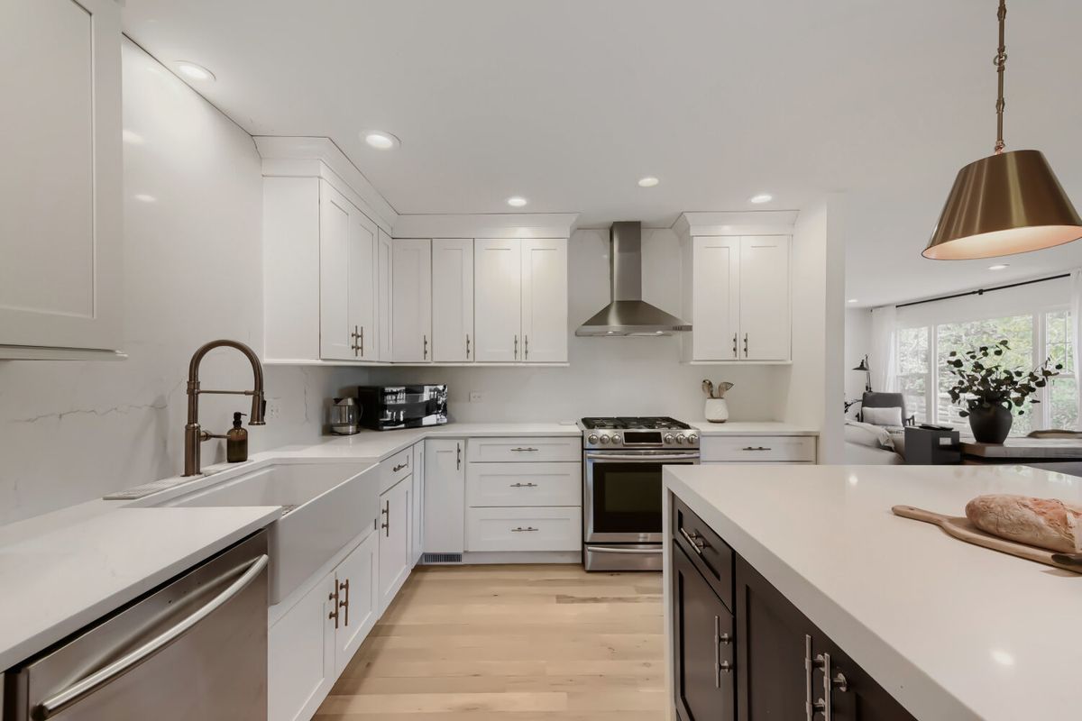 22888 W North Lakewood Lane W, Lake Zurich, IL 60047