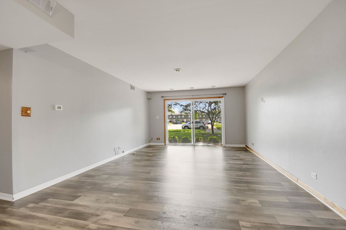 3A KINGERY QUARTER #103, Willowbrook, IL 60527