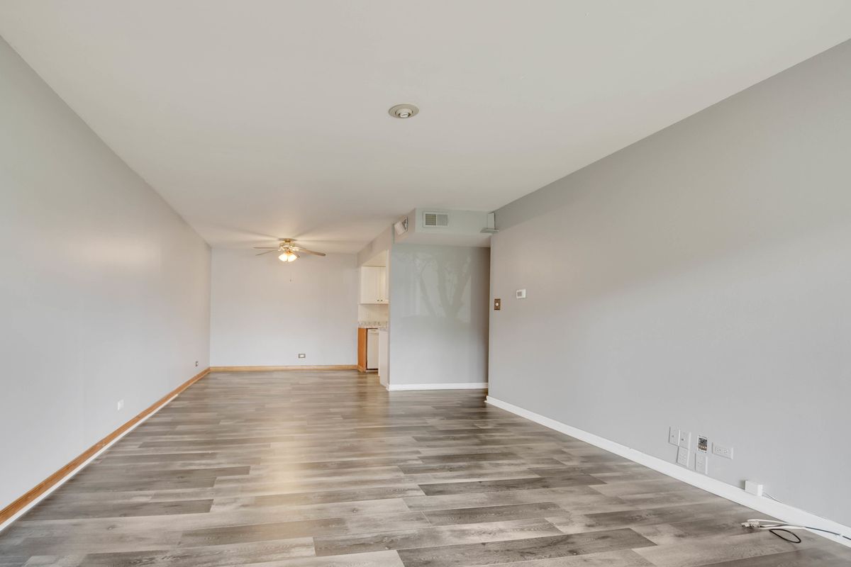 3A KINGERY QUARTER #103, Willowbrook, IL 60527