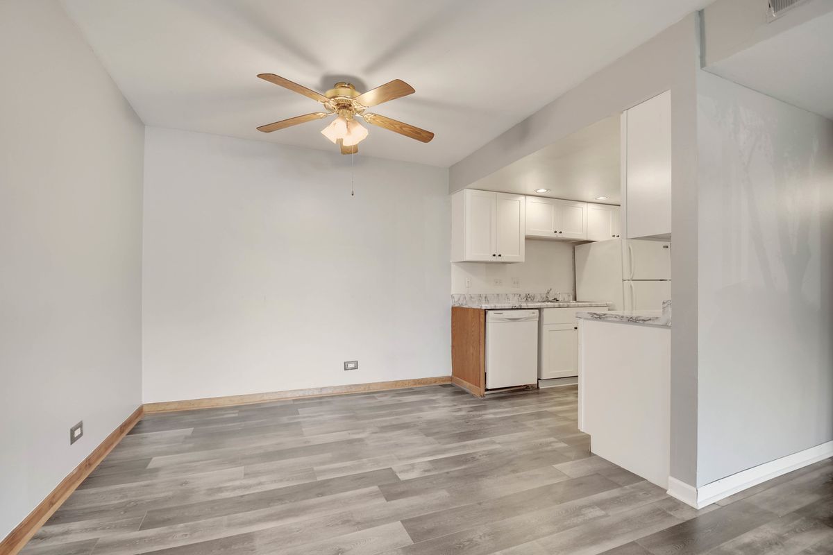 3A KINGERY QUARTER #103, Willowbrook, IL 60527