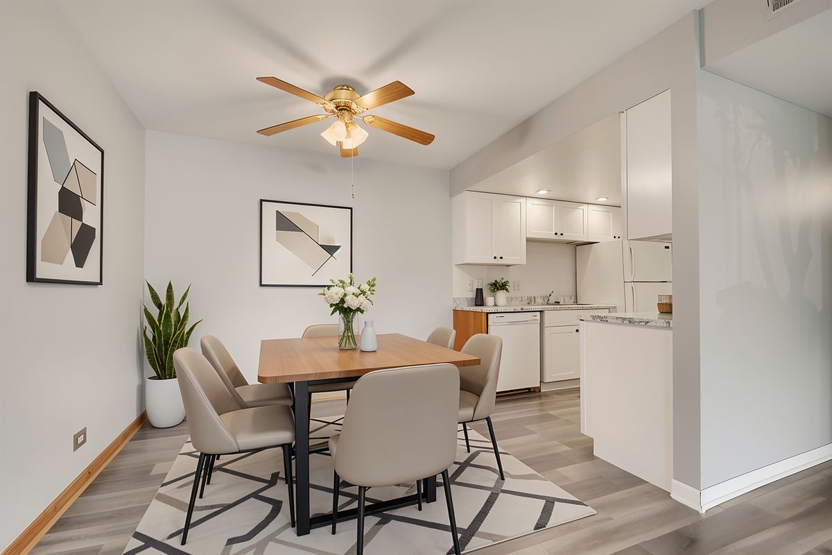 3A KINGERY QUARTER #103, Willowbrook, IL 60527